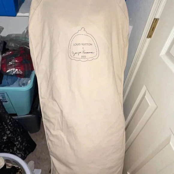 AUTHENTIC Louis Vuitton x Yayoi Kusama 2023 Long Garment Bag Beige - Picture 7 of 9